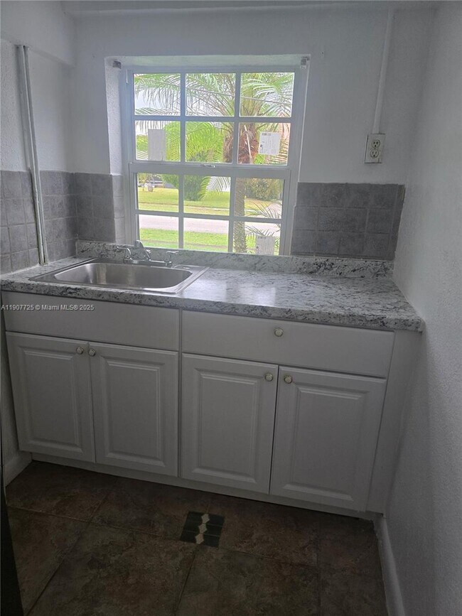 Building Photo - 3458 Capri Dr