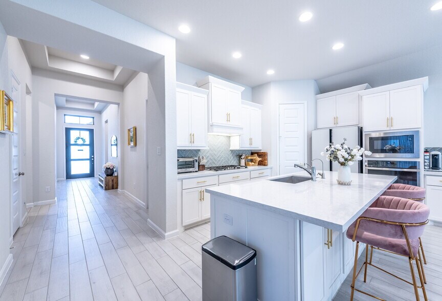 Building Photo - 14336 Apache Wls