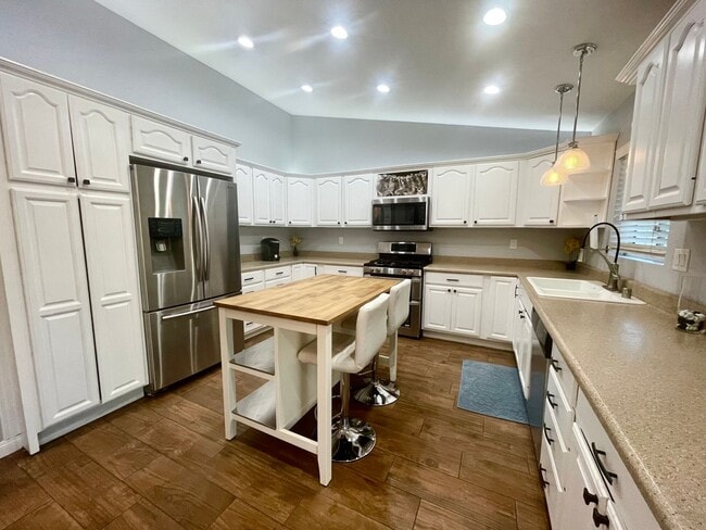 Building Photo - COMING SOON! ! Beautiful 3 Bed 2 Bath Corner Lot Cathedral City Home!