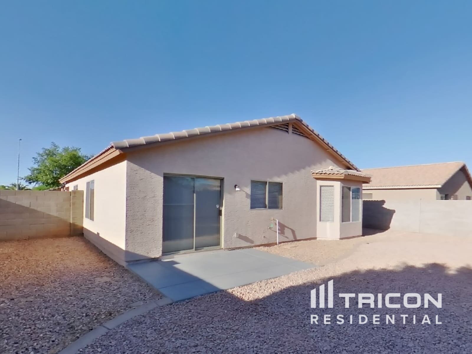 Building Photo - 8832 W Manzanita Dr