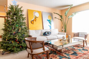 Building Photo - 960 Larrabee St