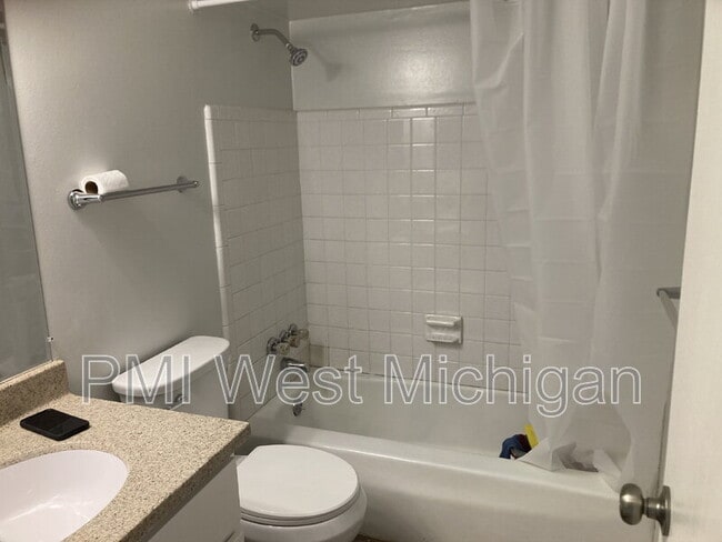 Building Photo - 2359 Barberry Dr SW