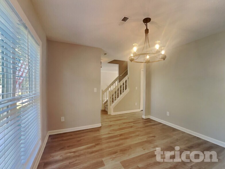 Building Photo - 5708 Green Apple Dr