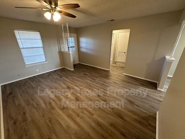 Building Photo - Apt A 1116 N Nolan River Rd - Apt A