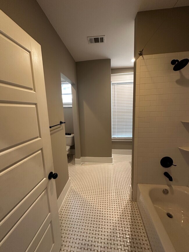 Building Photo - 226 N McNeil St