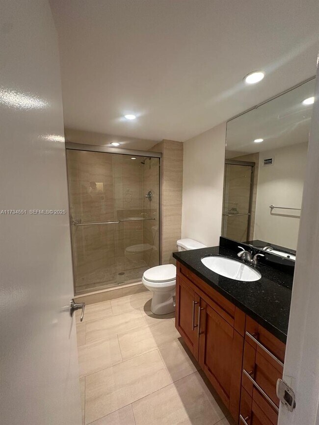 Building Photo - 1121 Crandon Blvd