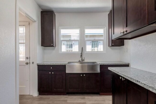 Farmhouse Sink - 3957 Van Ness S Ave