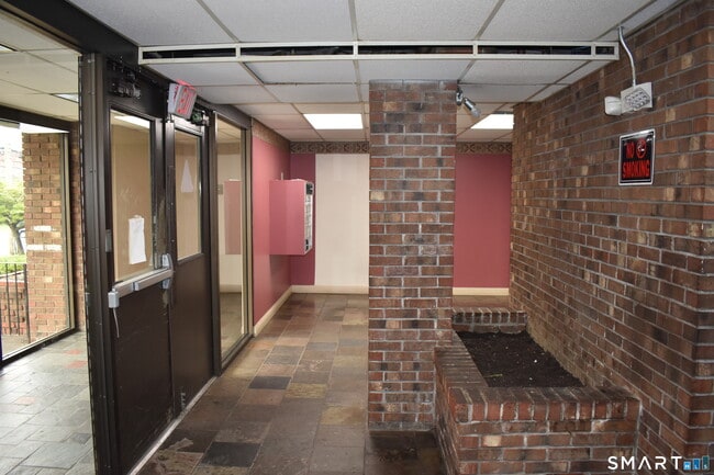 Building Photo - 1575 Boston Ave