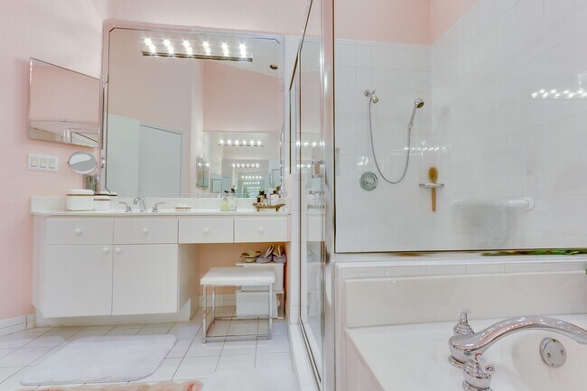 Building Photo - 4702 Carlton Golf Dr