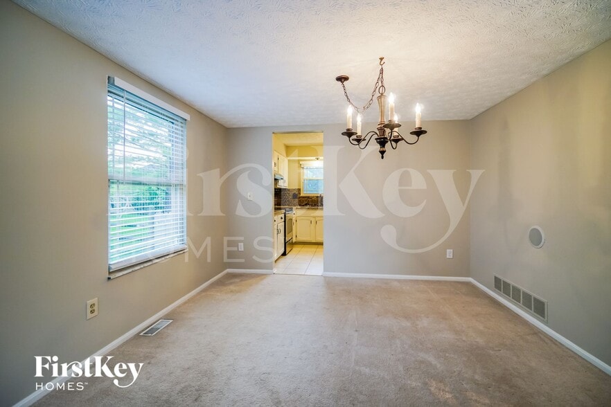 Building Photo - 5586 Edie Dr