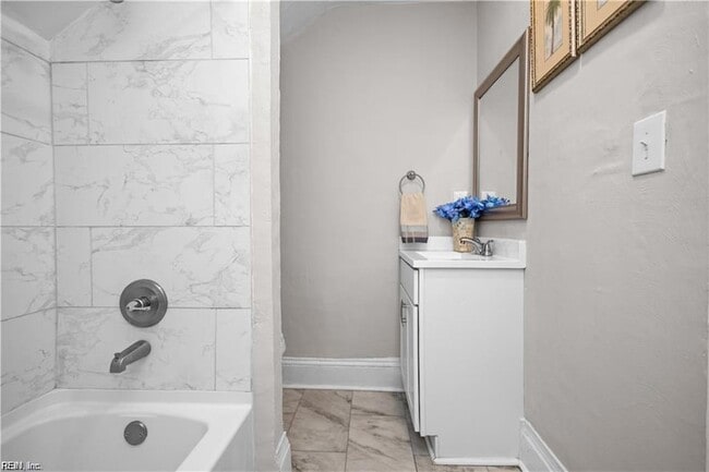 Building Photo - 868 W 36th St