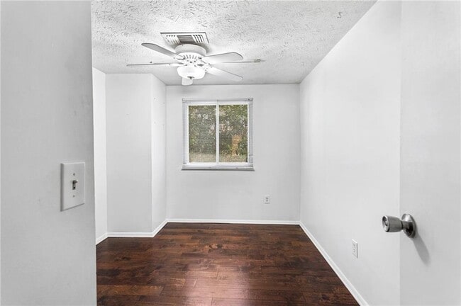 Building Photo - 8827 Applegate Ln
