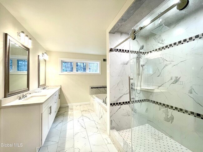 Building Photo - 11 Poplar Dr