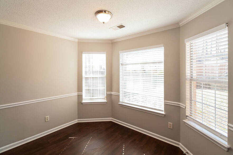 Building Photo - 9807 Pigeon Roost Park Cir