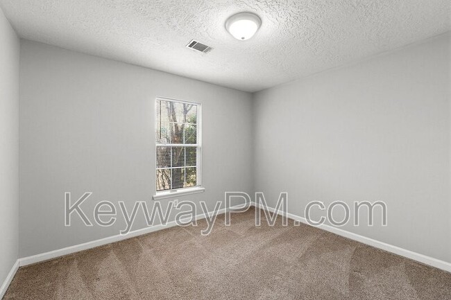 Building Photo - 137 Summerfield Cir