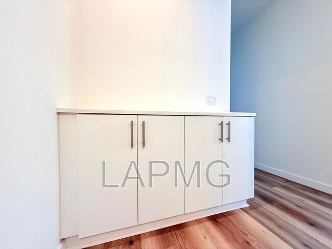 Building Photo - 4334 N Jimson Rd