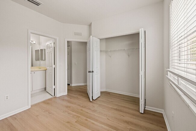 Building Photo - 8401 SW 25th Ct