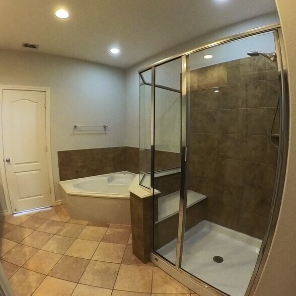 Building Photo - 15840 Breedlove Pl