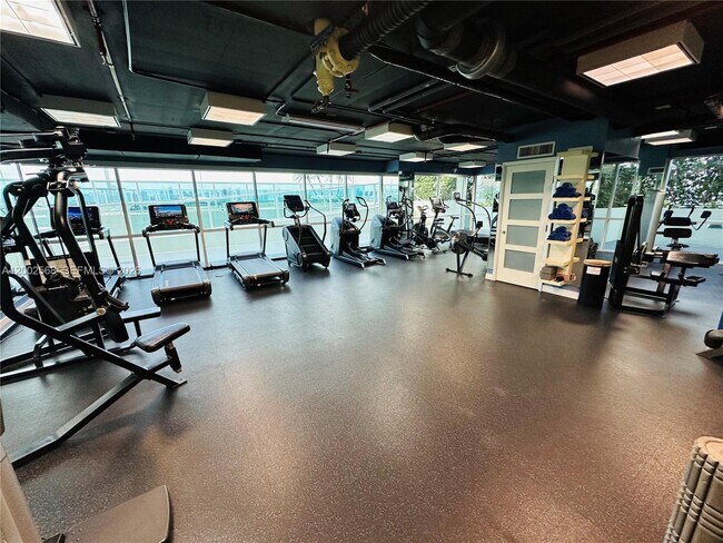 Building Photo - 650 West Ave