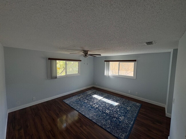 Building Photo - 191 NE 6th Ct