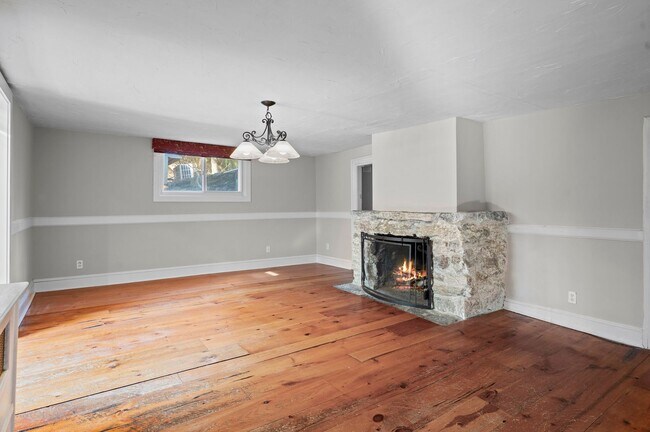 Building Photo - Beautiful 4 Bedroom 3.5 Bathroom Home On Quiet Tree-Lined Street In Millwood.