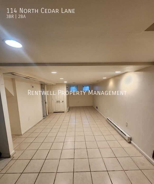 Building Photo - 114 N Cedar Ln