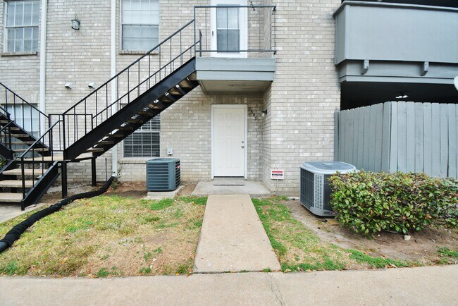 Primary Photo - 9700 Leawood Blvd