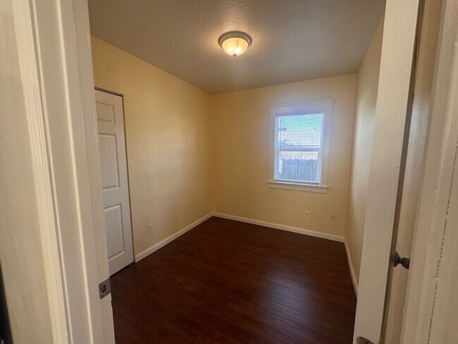 Building Photo - 285-289 Sunset Boulevard
