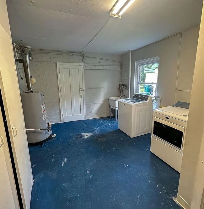 Building Photo - 1470 Antoinette Ave