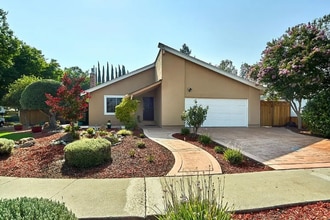 Building Photo - 313 Oakberry Way