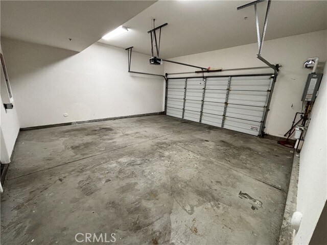 Building Photo - 501 W Maple Ave
