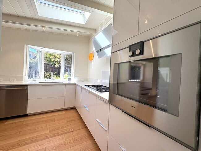 Building Photo - Beautifully Updated 5-Bedroom Home coming ...