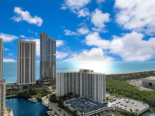 Building Photo - 100 Bayview Dr