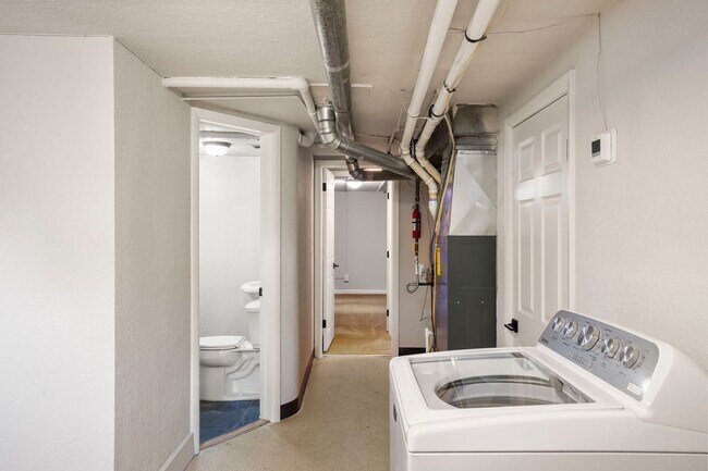 Building Photo - Recently Updated 4-Bedroom Near DU – Utilities Included + Garage Available