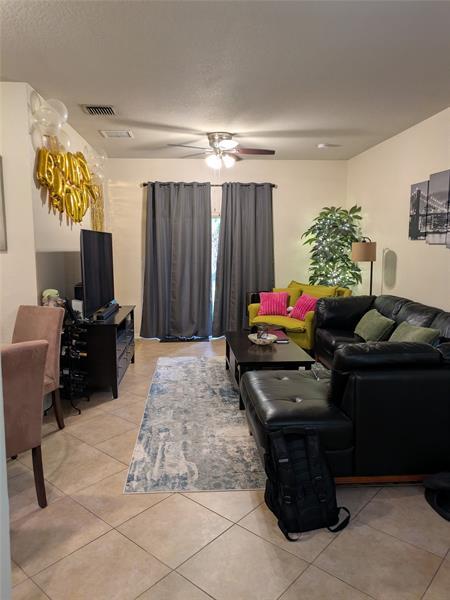 Building Photo - 9073 Plymouth Pl