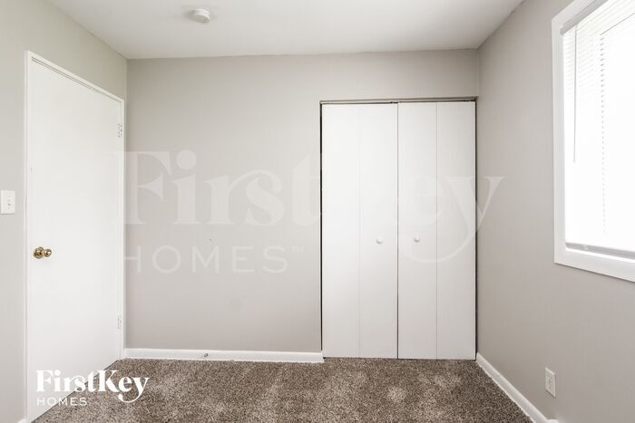 Building Photo - 4810 N Kenmore Rd