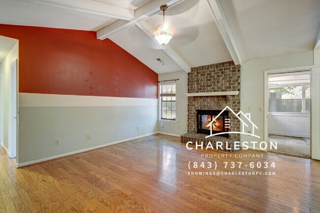 Building Photo - 33 Paddlecreek Ave