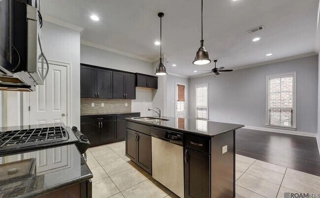 Building Photo - 7853 Seville Ct