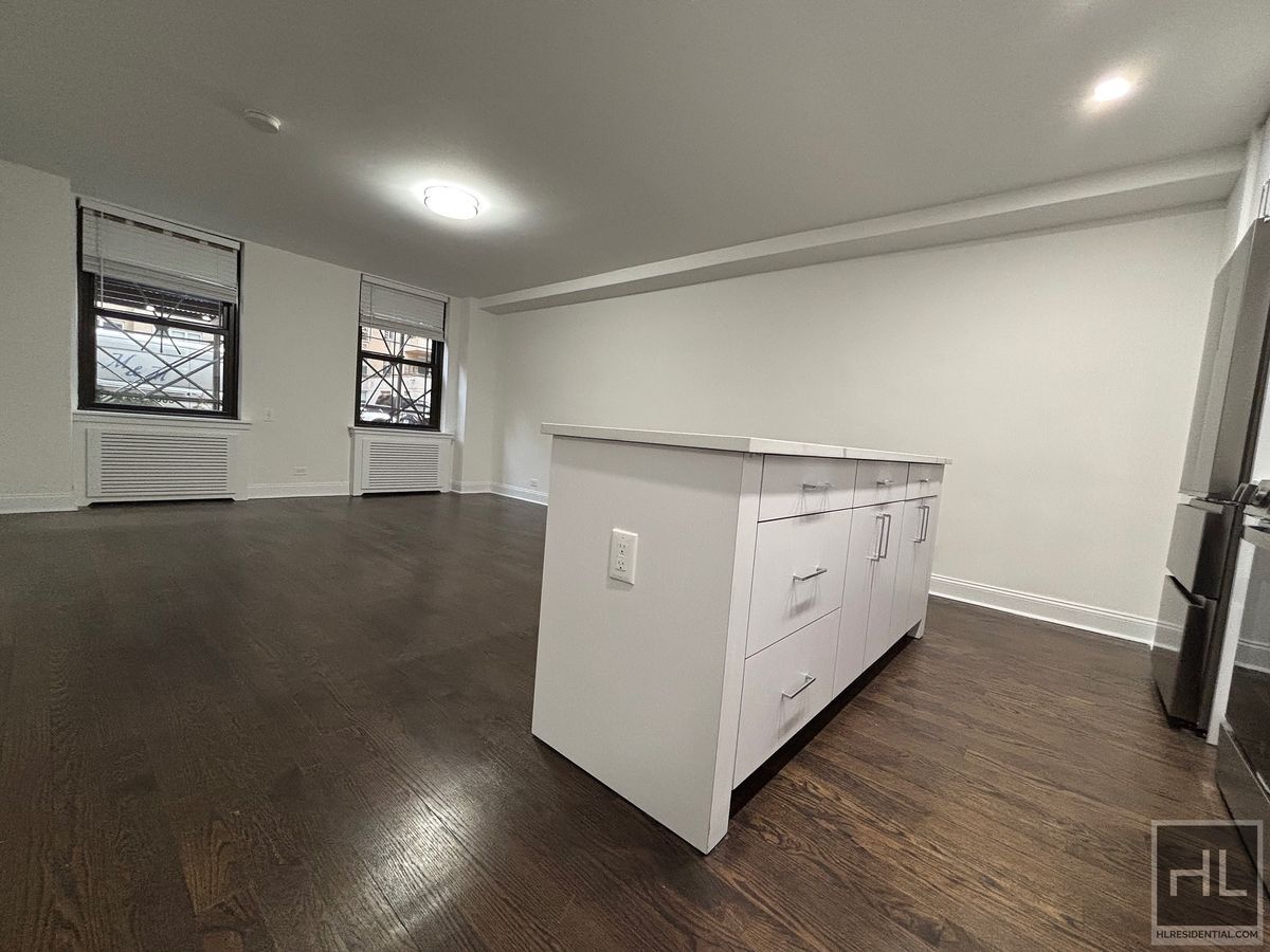 Building Photo - FIFTH AVENUE