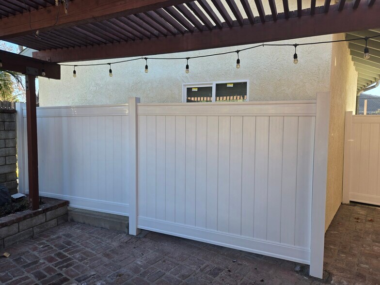 Building Photo - 1762 Los Feliz Dr