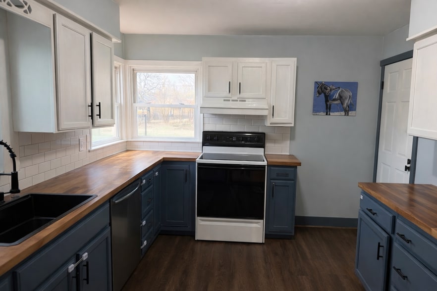 Building Photo - 418 Hurstbourne Rd