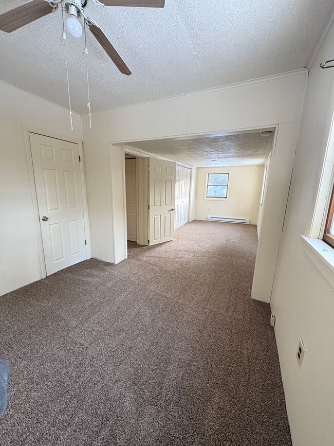 Building Photo - Large 3 bedroom house in Candensis!