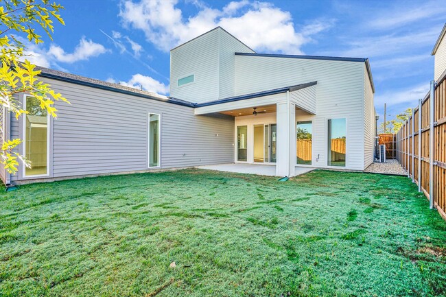 Building Photo - 1703 Nomas St