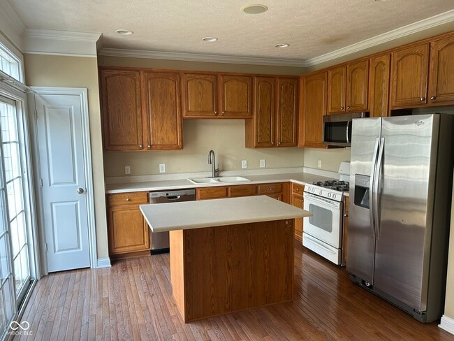 Building Photo - 8645 Meridian Square Dr