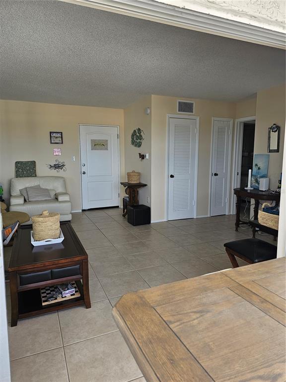 Building Photo - 1255 Tarpon Center Dr