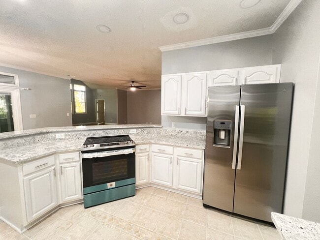 Building Photo - GORGEOUS 3 BEDROOM, 2.5 BATH HOME LOCATED IN TIDEWATER PLANTATION! AVAILABLE NOW!