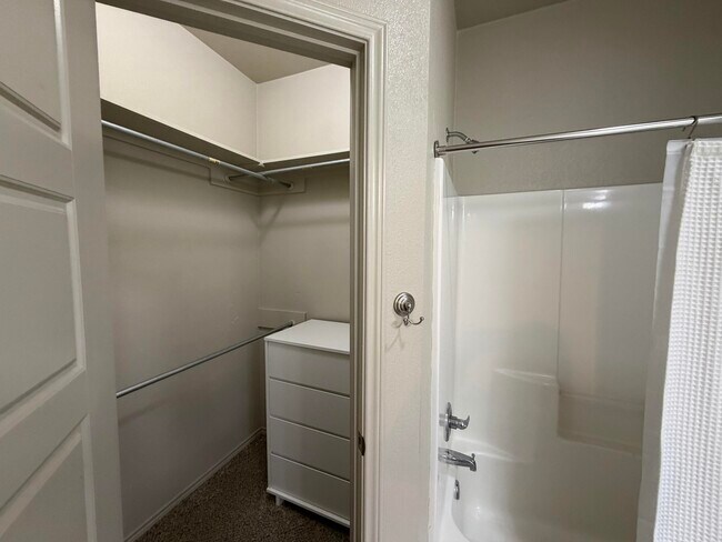 Building Photo - 2111 10th St