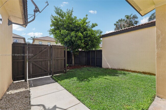 Building Photo - 24313 SW 115 Ct