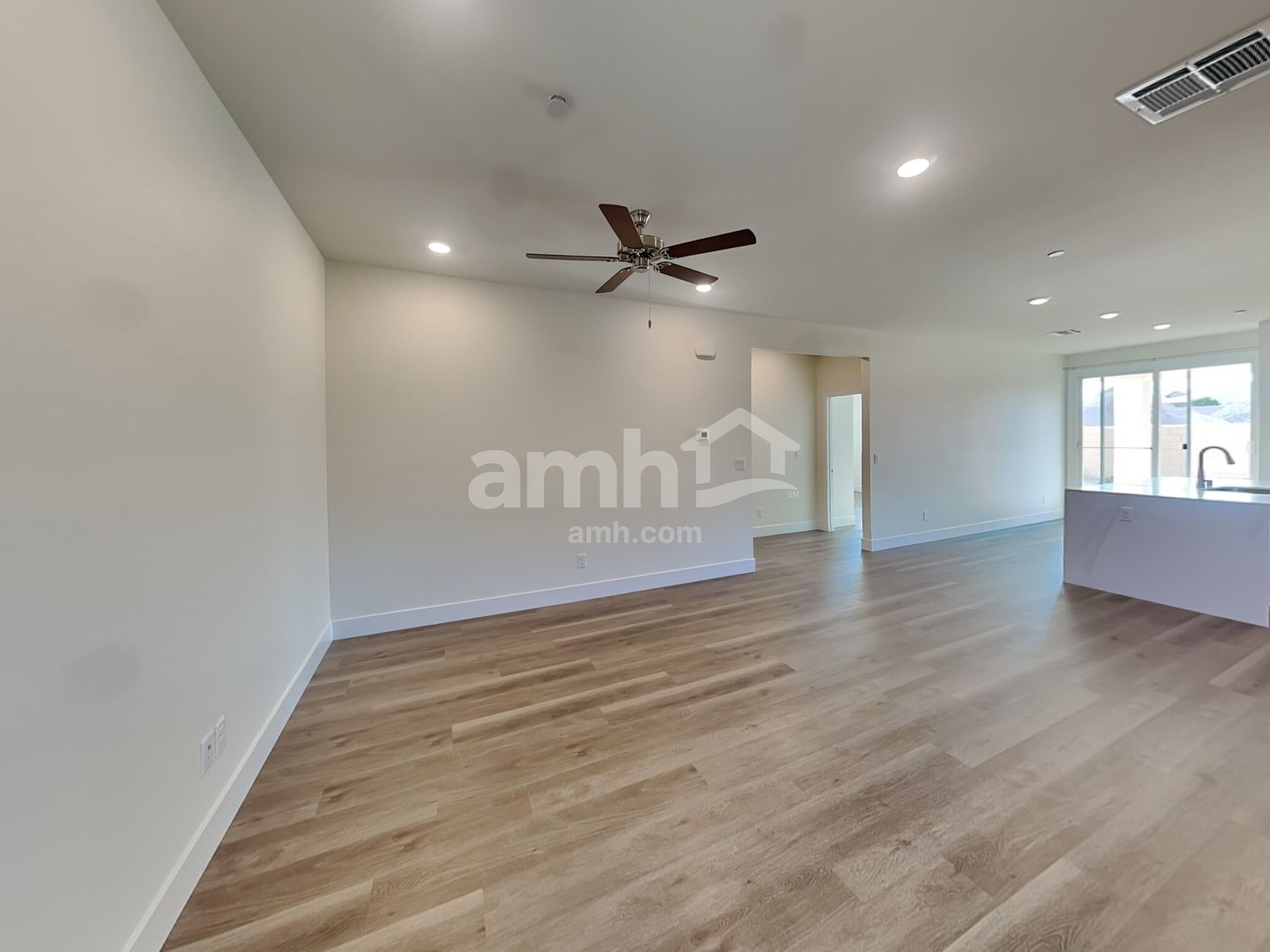 Building Photo - 850 English Primrose St