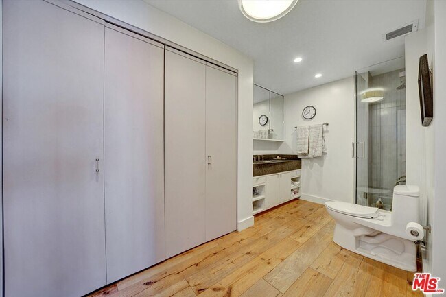 Building Photo - 2160 Century Pk E